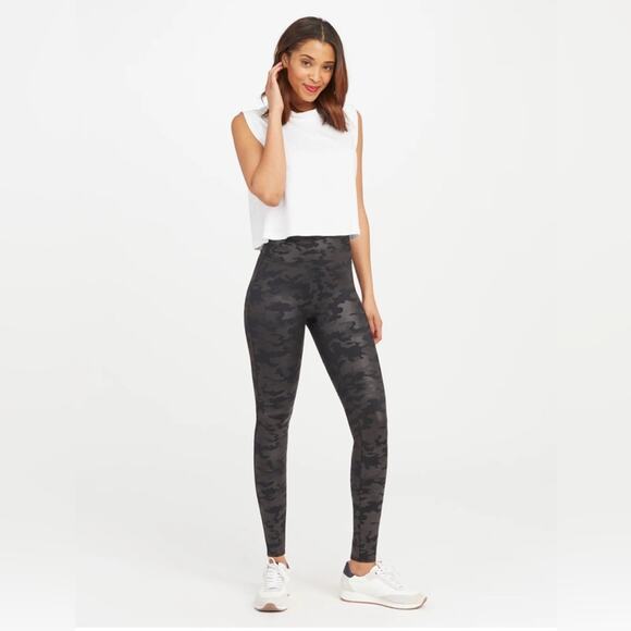 Spanx Faux Leather Camo Leggings Matte Black Camo M - Picture 1 of 11